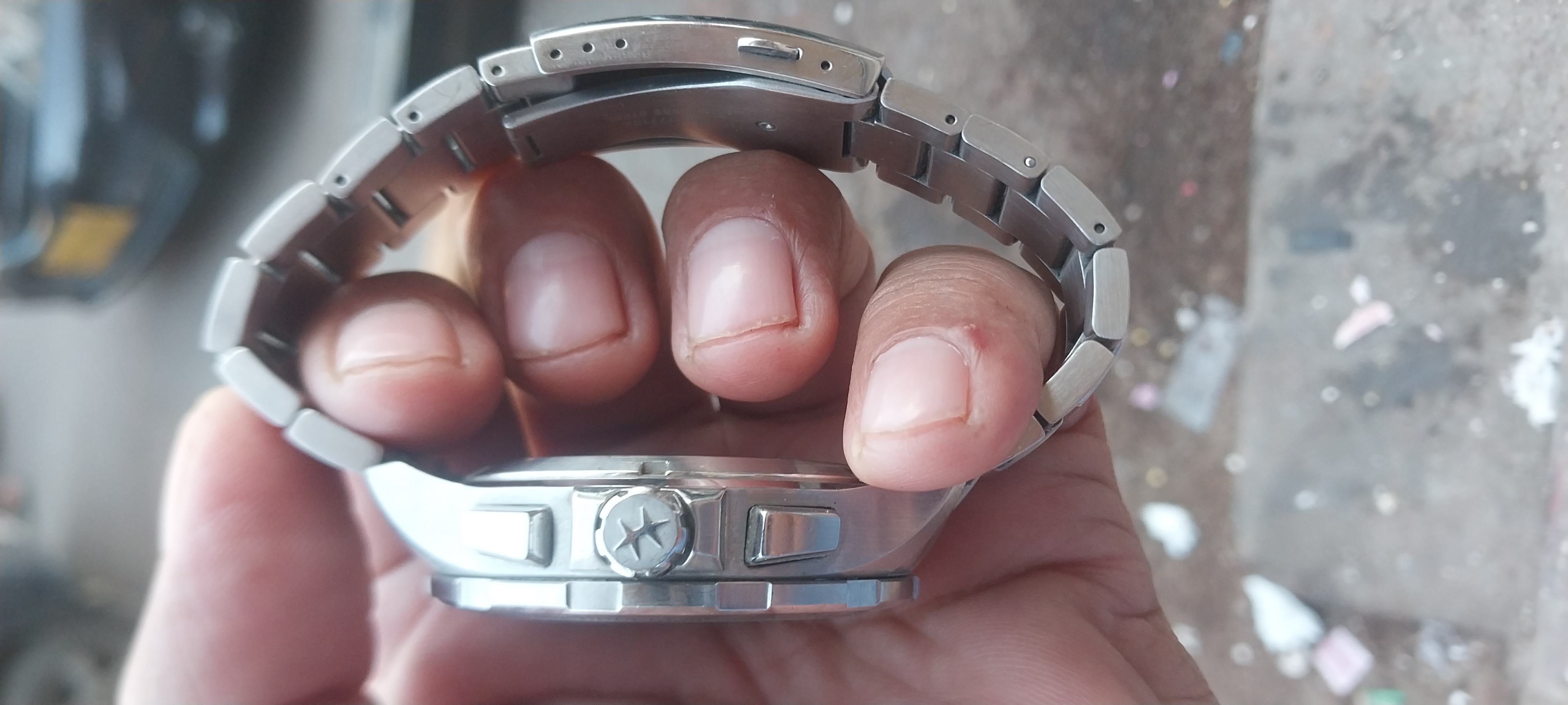 Hamilton Khaki chronograph qrtz back view